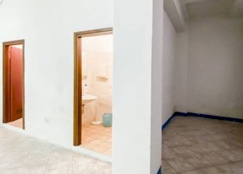 Magazzino - Negozio piazza Manfredi Azzarita, Bologna (zona Centro Storico) - foto 45