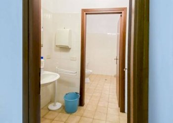 Bagno - Negozio piazza Manfredi Azzarita, Bologna (zona Centro Storico) - foto 47