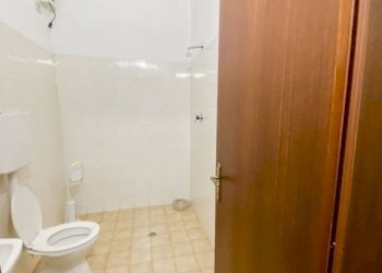 Bagno - Negozio piazza Manfredi Azzarita, Bologna (zona Centro Storico) - foto 49