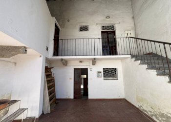 Cortile interno - Stabile - Palazzo via Giuseppe Mazzini, 11, Taino - foto 1