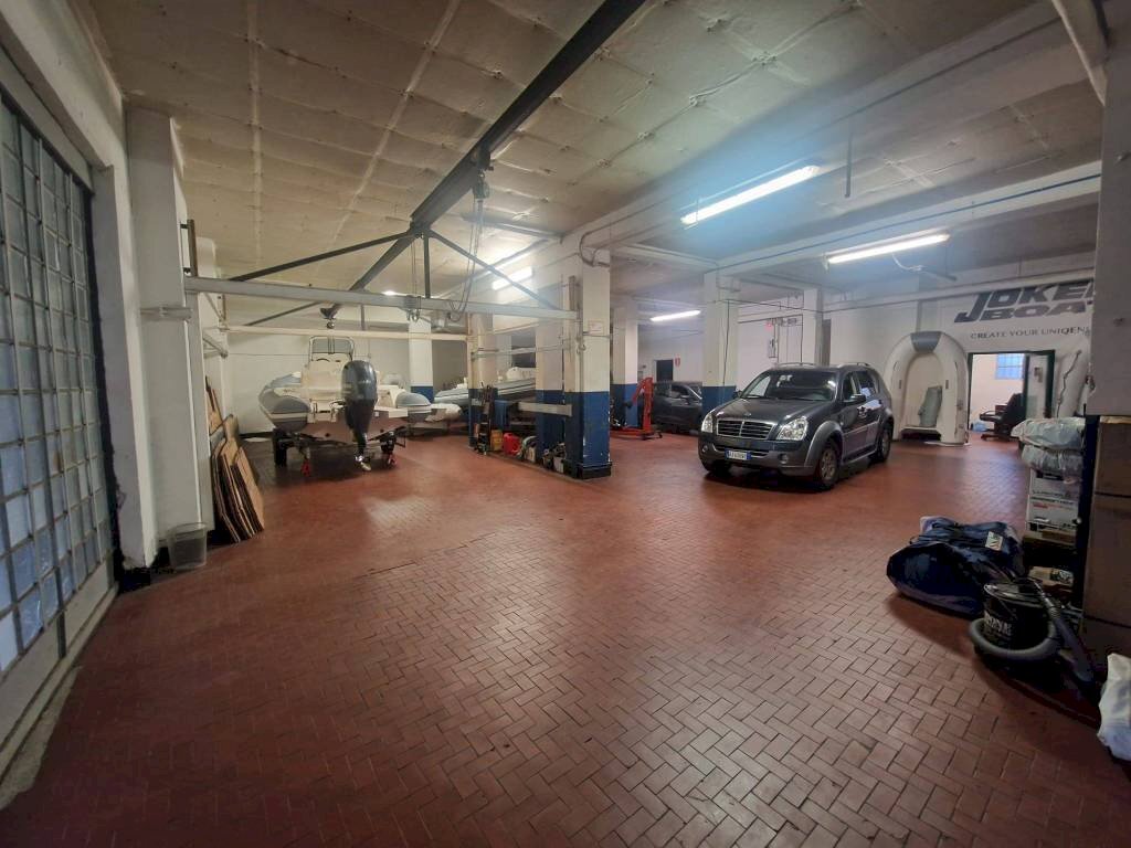 Interno non residenziale - Magazzino viale Ponte dell'Ammiraglio, Genova (zona Quarto) - foto 3