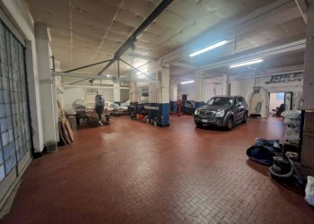 Interno non residenziale - Magazzino viale Ponte dell'Ammiraglio, Genova (zona Quarto) - foto 3