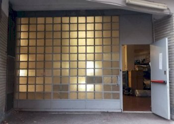 Interno non residenziale - Magazzino viale Ponte dell'Ammiraglio, Genova (zona Quarto) - foto 5