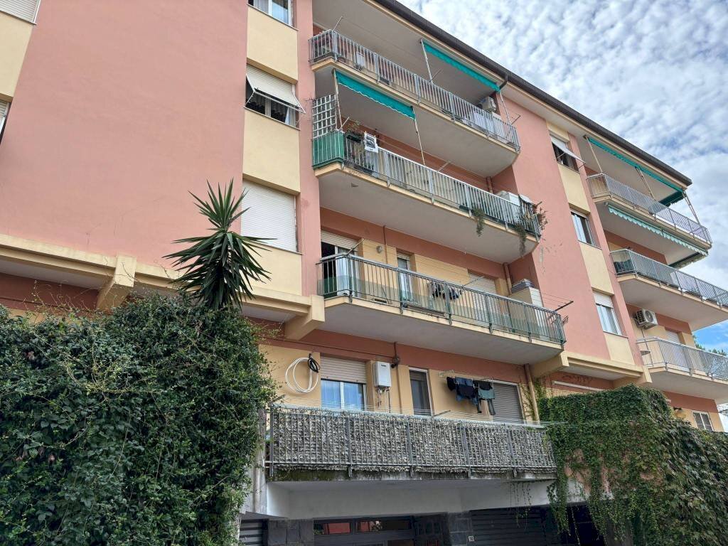 Facciata - Bilocale via San Felice, 38A, Genova (zona Molassana) - foto 1