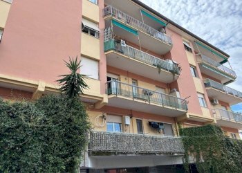 Facciata - Bilocale via San Felice, 38A, Genova (zona Molassana) - foto 1