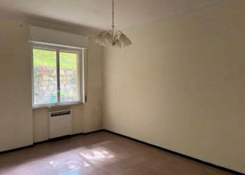 Camera da letto - Bilocale via San Felice, 38A, Genova (zona Molassana) - foto 3