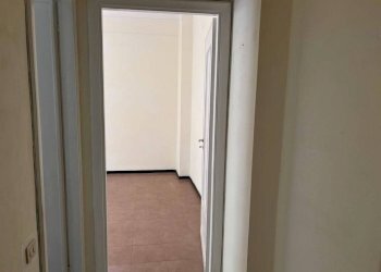 Corridoio - Bilocale via San Felice, 38A, Genova (zona Molassana) - foto 15