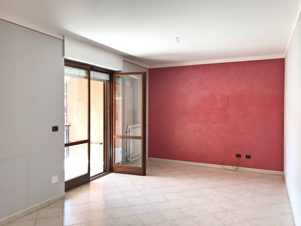 Soggiorno - Quadrilocale piazza Gianni Rodari, 5, Gassino Torinese - foto 1