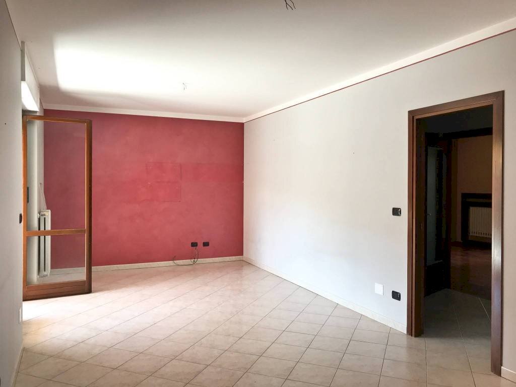 Soggiorno - Quadrilocale piazza Gianni Rodari, 5, Gassino Torinese - foto 3