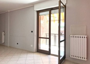 Soggiorno - Quadrilocale piazza Gianni Rodari, 5, Gassino Torinese - foto 5