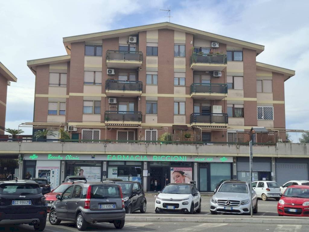 Facciata - Bilocale via del Casale Agostinelli, 133, Roma (zona Morena) - foto 3