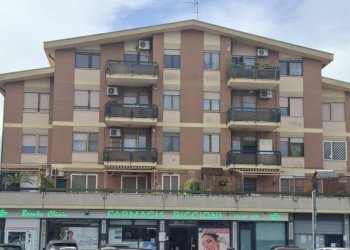 Facciata - Bilocale via del Casale Agostinelli, 133, Roma (zona Morena) - foto 2