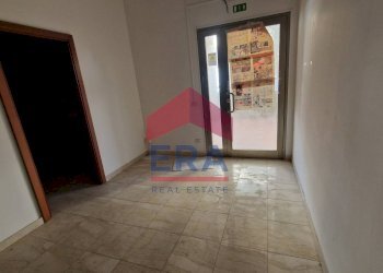 Ingresso - Locale Commerciale Via della Pace, Trapani - foto 1