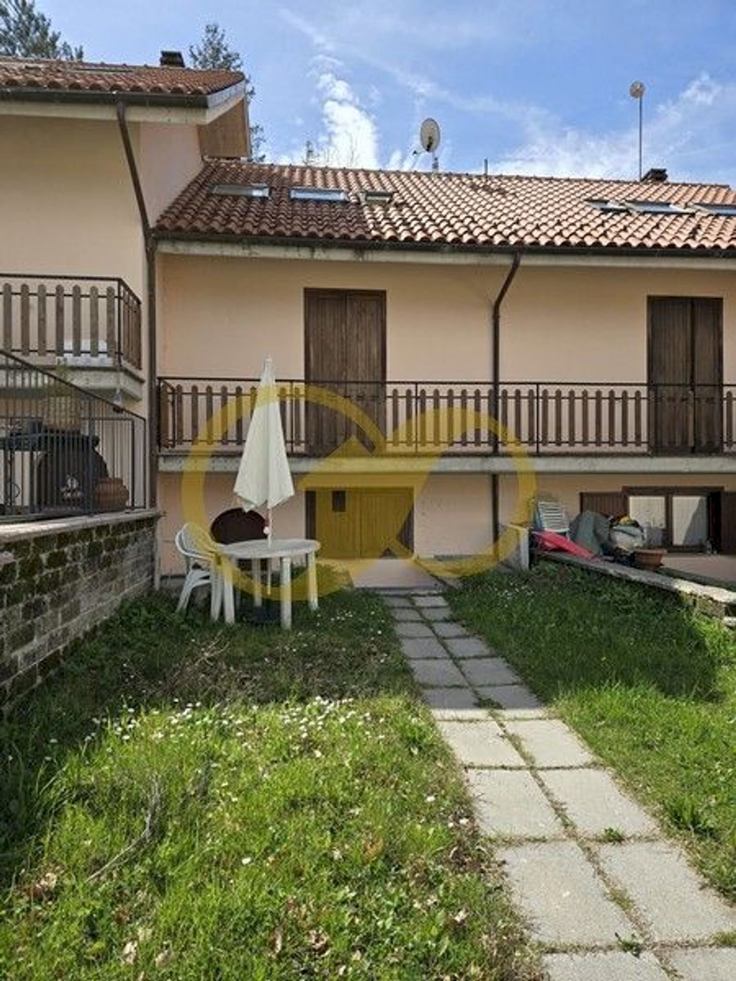 facciata - Villa a Schiera Madonna Sasso Bianco
 
15, Fiastra - foto 2