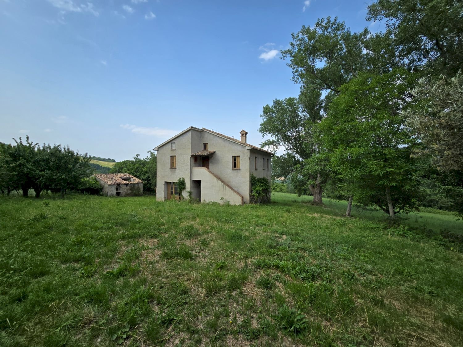 facciata - Casa indipendente Colli
 
118, Serrapetrona - foto 2