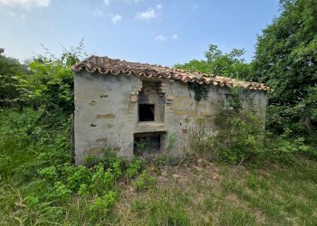 facciata - Casa indipendente Colli
 
118, Serrapetrona - foto 4