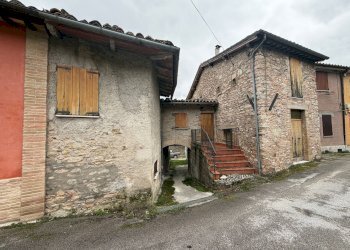 facciata - Casa indipendente Piè di Vescia
 
8, Fiastra - foto 1