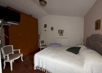 camera da letto - Casa indipendente Piè di Vescia
 
8, Fiastra - foto 7