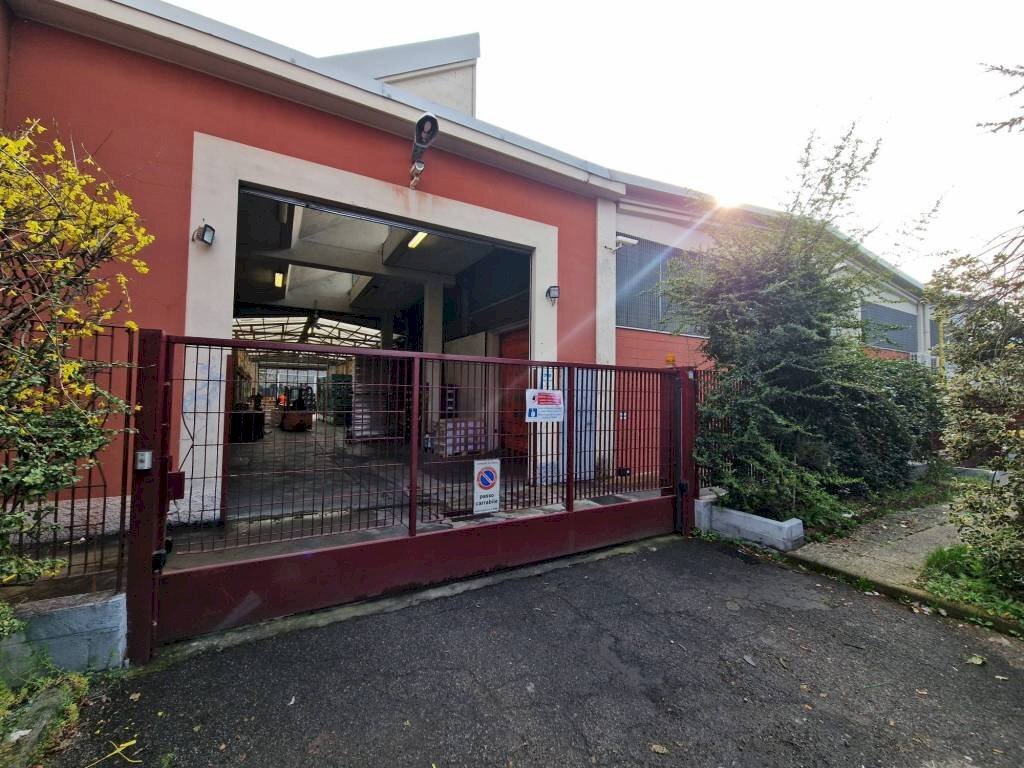 Facciata - Capannone via Vincenzo Monti, 56, Pero - foto 3