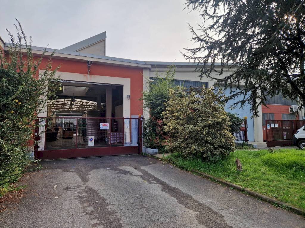 Facciata - Capannone via Vincenzo Monti, 56, Pero - foto 1