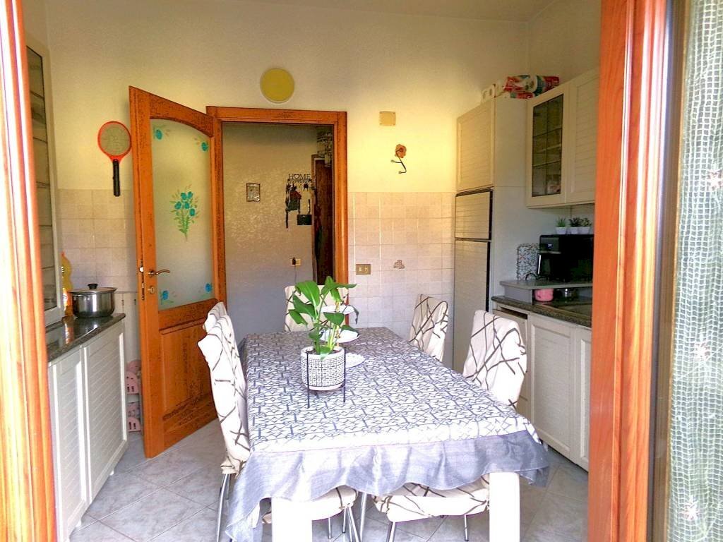 Cucina - Trilocale via Tevere, 1, Aprilia - foto 2