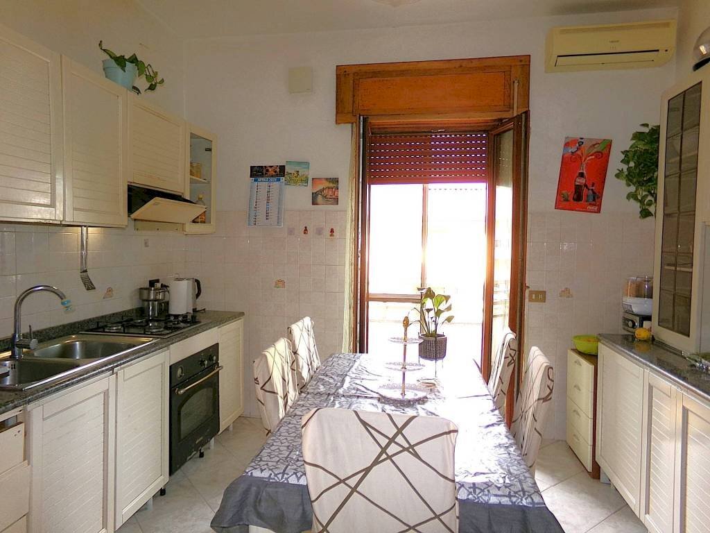 Cucina - Trilocale via Tevere, 1, Aprilia - foto 3