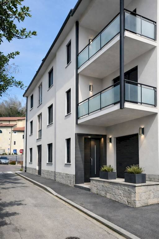 Facciata - Casa indipendente via Piave, 1, Lozza - foto 1