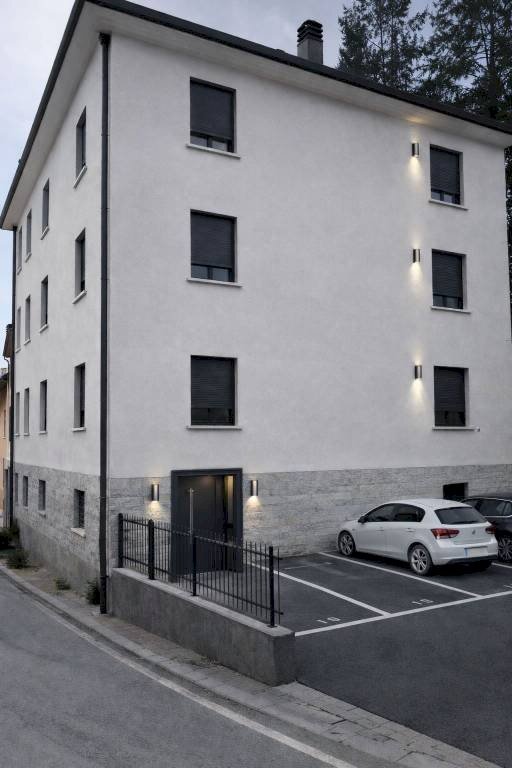 Facciata - Casa indipendente via Piave, 1, Lozza - foto 2