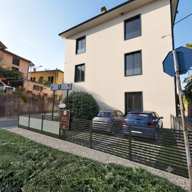 Facciata - Casa indipendente via Piave, 1, Lozza - foto 1