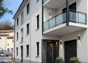 Facciata - Casa indipendente via Piave, 1, Lozza - foto 1