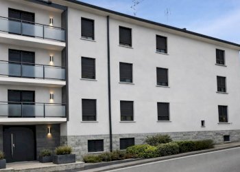 Facciata - Casa indipendente via Piave, 1, Lozza - foto 7