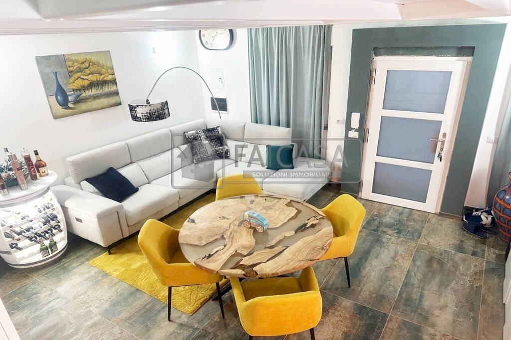 Salone - Bilocale via Brunetta, 18, Torino (zona Cenisia) - foto 3