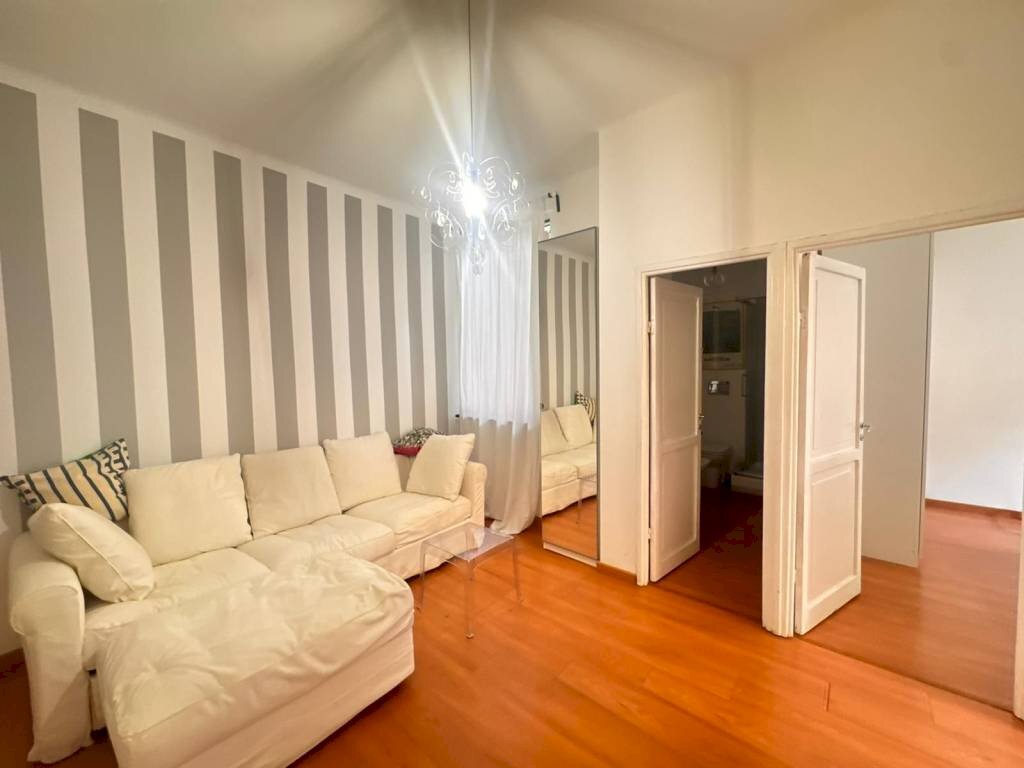 Salone - Quadrilocale vico del Dragone, 5, Genova (zona Centro Storico) - foto 1