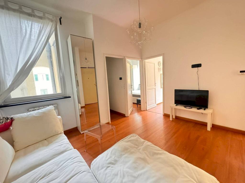 Camera da letto - Quadrilocale vico del Dragone, 5, Genova (zona Centro Storico) - foto 2