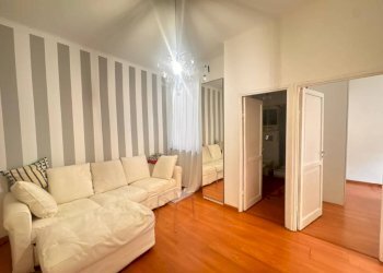 Salone - Quadrilocale vico del Dragone, 5, Genova (zona Centro Storico) - foto 1