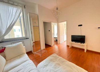 Camera da letto - Quadrilocale vico del Dragone, 5, Genova (zona Centro Storico) - foto 2