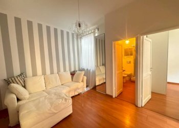 Salone - Quadrilocale vico del Dragone, 5, Genova (zona Centro Storico) - foto 3