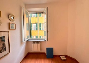 Camera da letto - Quadrilocale vico del Dragone, 5, Genova (zona Centro Storico) - foto 12