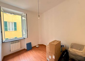 Camera da letto - Quadrilocale vico del Dragone, 5, Genova (zona Centro Storico) - foto 13