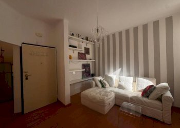 Salone - Quadrilocale vico del Dragone, 5, Genova (zona Centro Storico) - foto 2