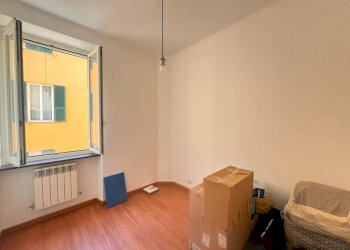 Camera da letto - Quadrilocale vico del Dragone, 5, Genova (zona Centro Storico) - foto 8