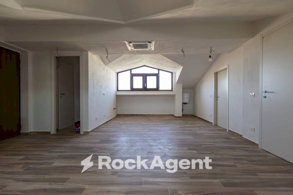 Stanza non arredata - Attic via BISCEGLIA CATANZARO, Catanzaro - photo 2