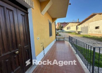 Cortile interno - Casa indipendente via Salvaiella, 7, Spoltore - foto 1