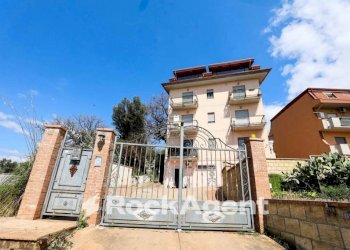 Facciata - Quadrilocale via Ferdinando Galiani, 91, Catanzaro - foto 2