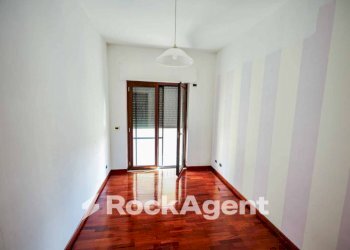 Camera da letto - Quadrilocale via Ferdinando Galiani, 91, Catanzaro - foto 8