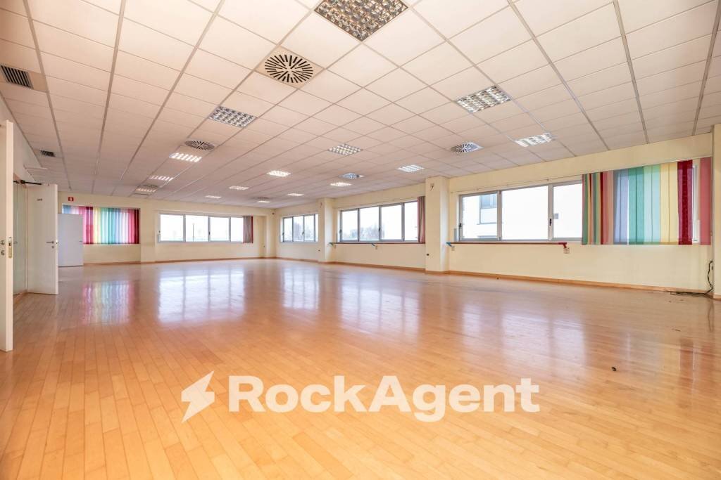 Interno non residenziale - Locale Commerciale viale Finlandia, 1, Ponte San Nicolò - foto 2