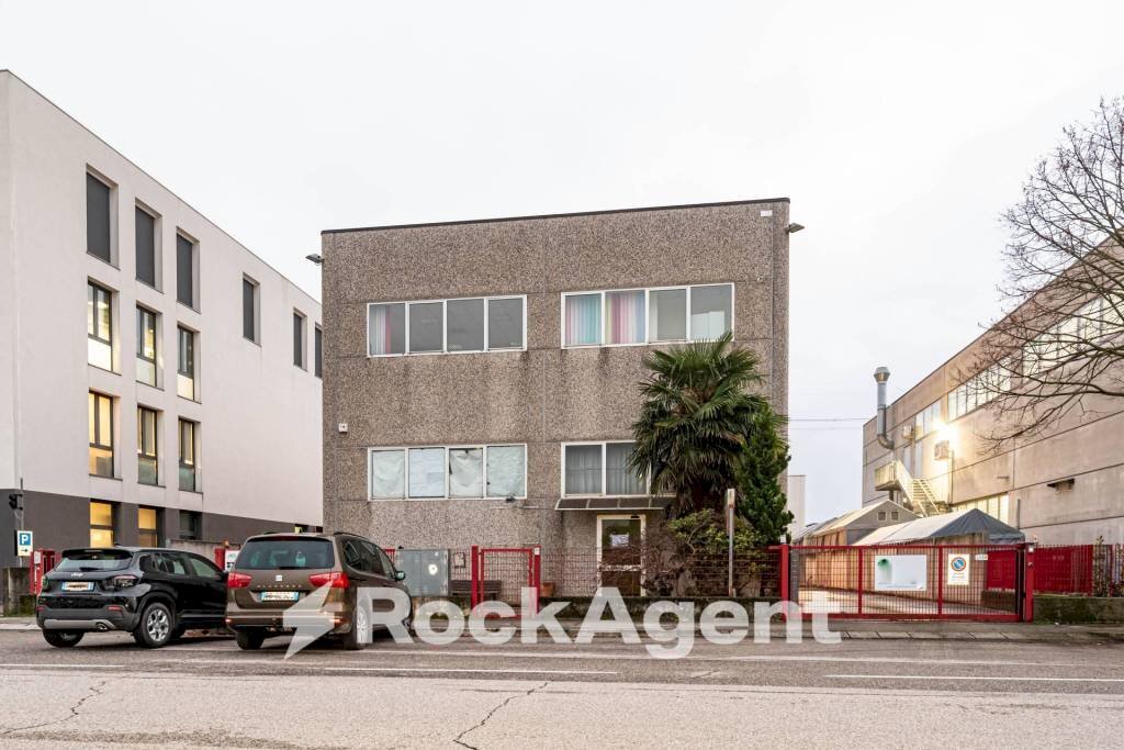 Facciata - Locale Commerciale viale Finlandia, 1, Ponte San Nicolò - foto 3