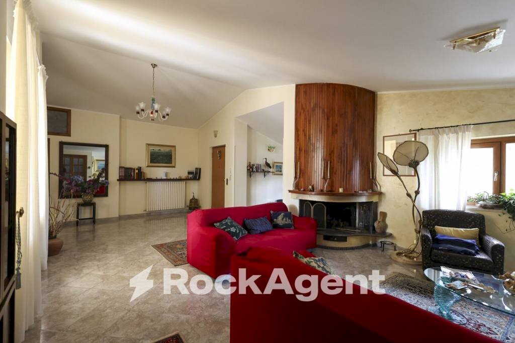 Salone - Appartamento via Gianvincenzo Gravina, 23, Catanzaro - foto 2