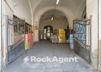 Interno palazzo - Magazzino piazza Maravigna, 9, Catania - foto 3