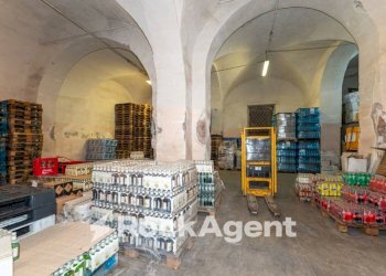 Interno non residenziale - Magazzino piazza Maravigna, 9, Catania - foto 14